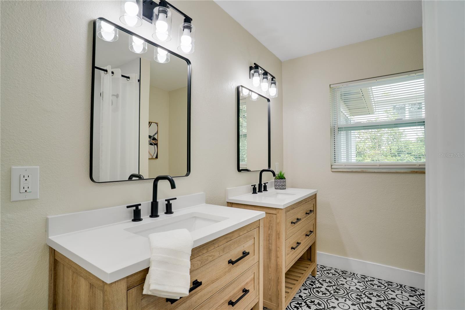 Image 27 of 42 For 6923 16th Avenue N