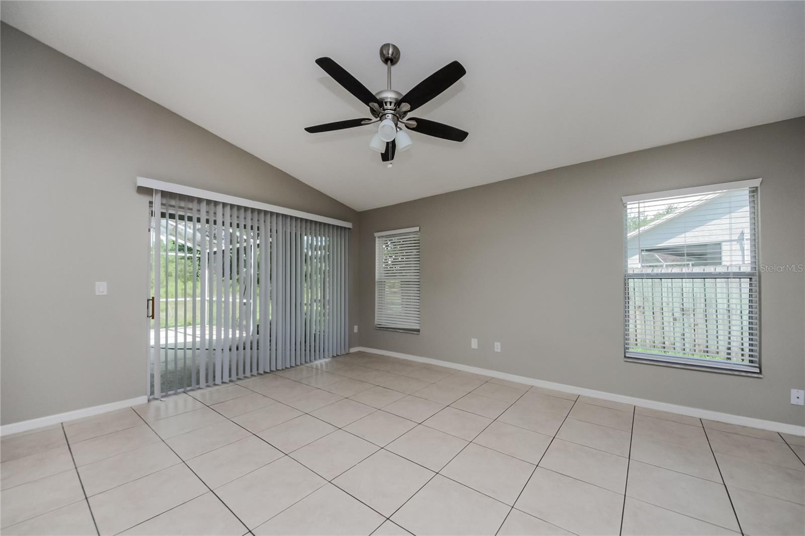 Image 5 of 16 For 1235 Whitewood Way