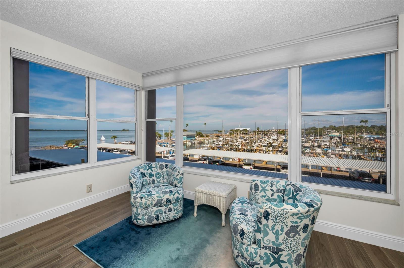 Image 4 of 23 For 634 Edgewater Drive 348