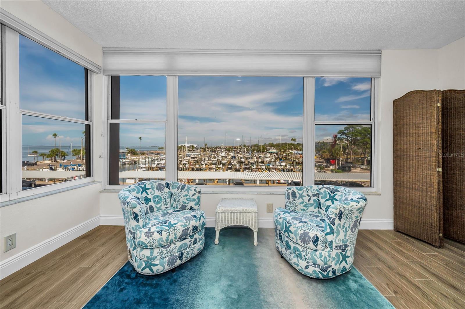 Image 5 of 23 For 634 Edgewater Drive 348