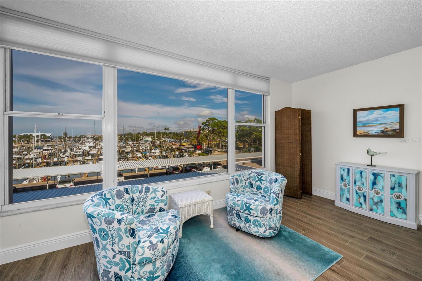 Image 6 of 23 For 634 Edgewater Drive 348