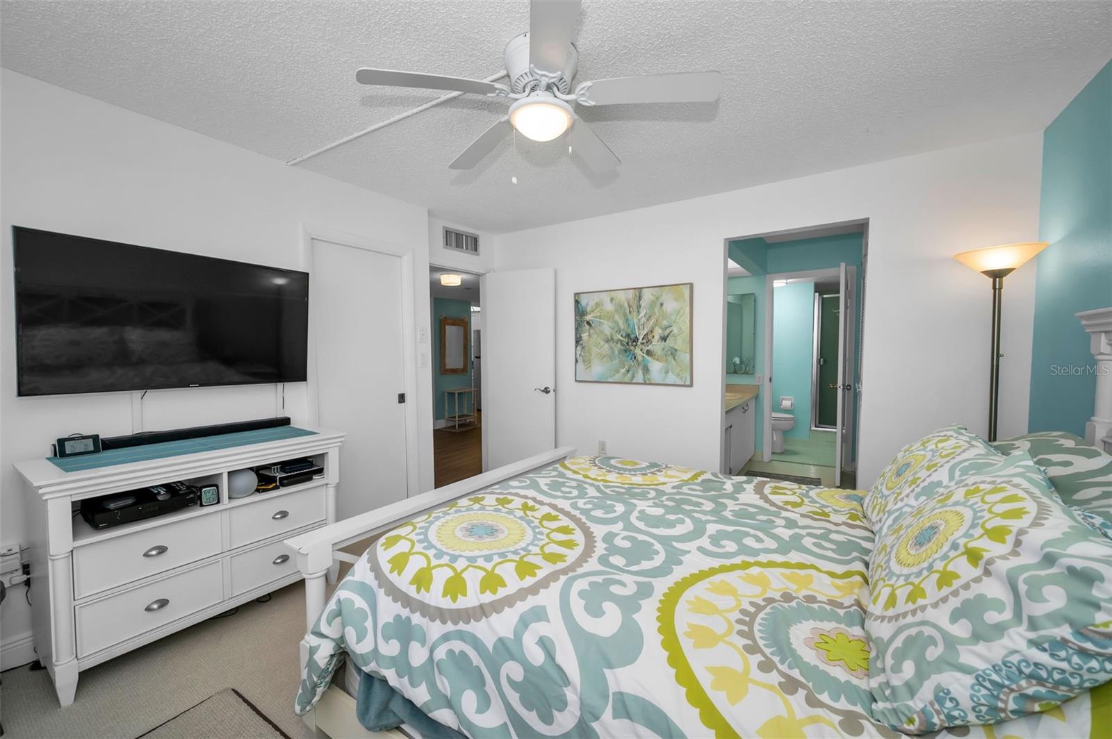 Image 7 of 23 For 634 Edgewater Drive 348