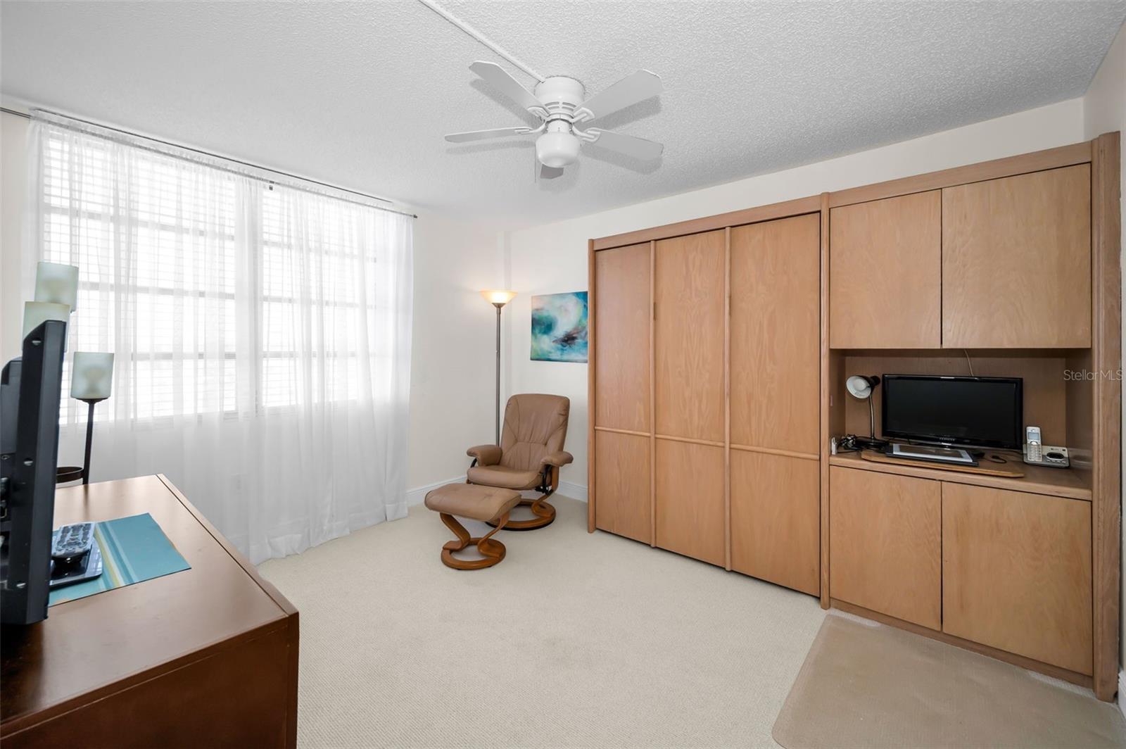 Image 8 of 23 For 634 Edgewater Drive 348