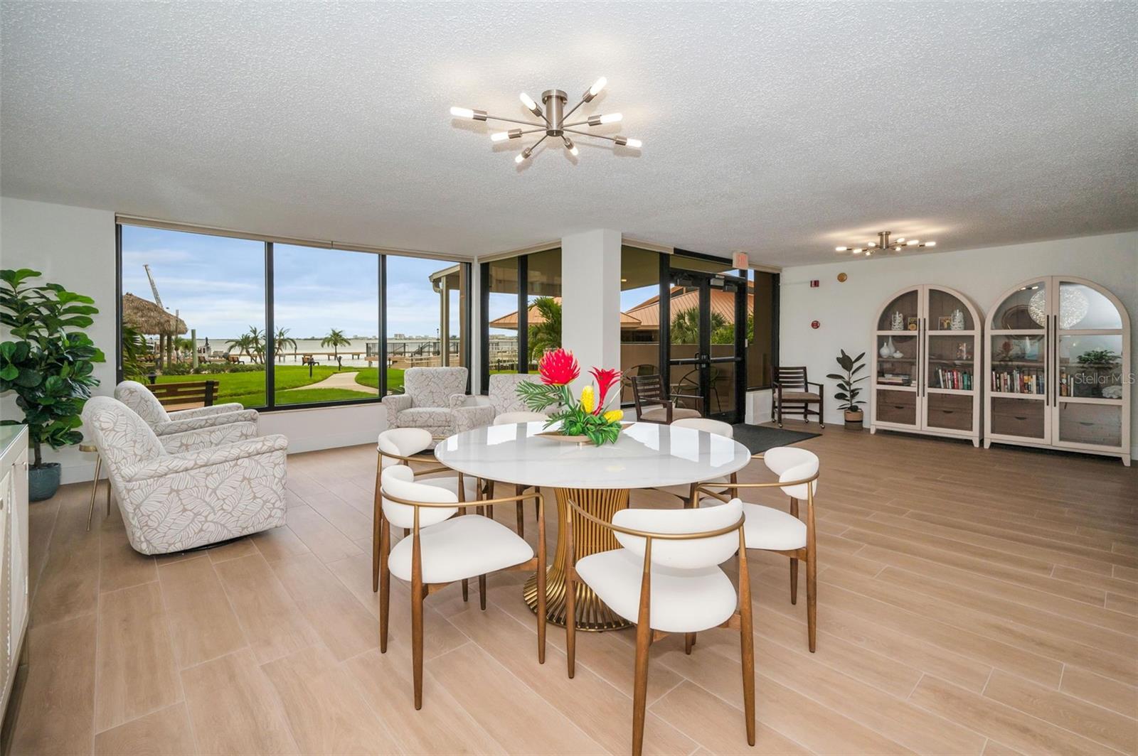 Image 9 of 23 For 634 Edgewater Drive 348