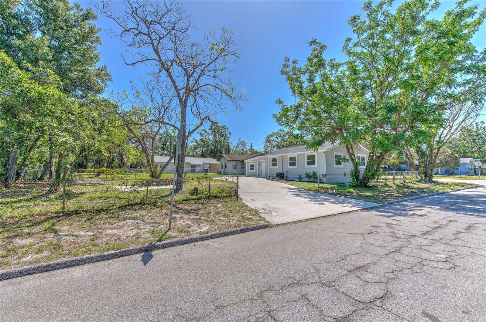 Image 25 of 26 For 2002 Hanna Avenue