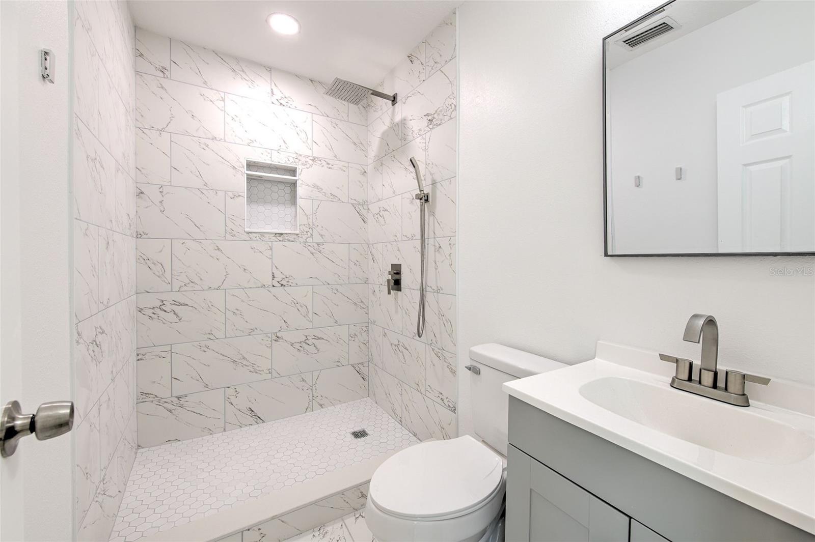 Image 26 of 26 For 2002 Hanna Avenue