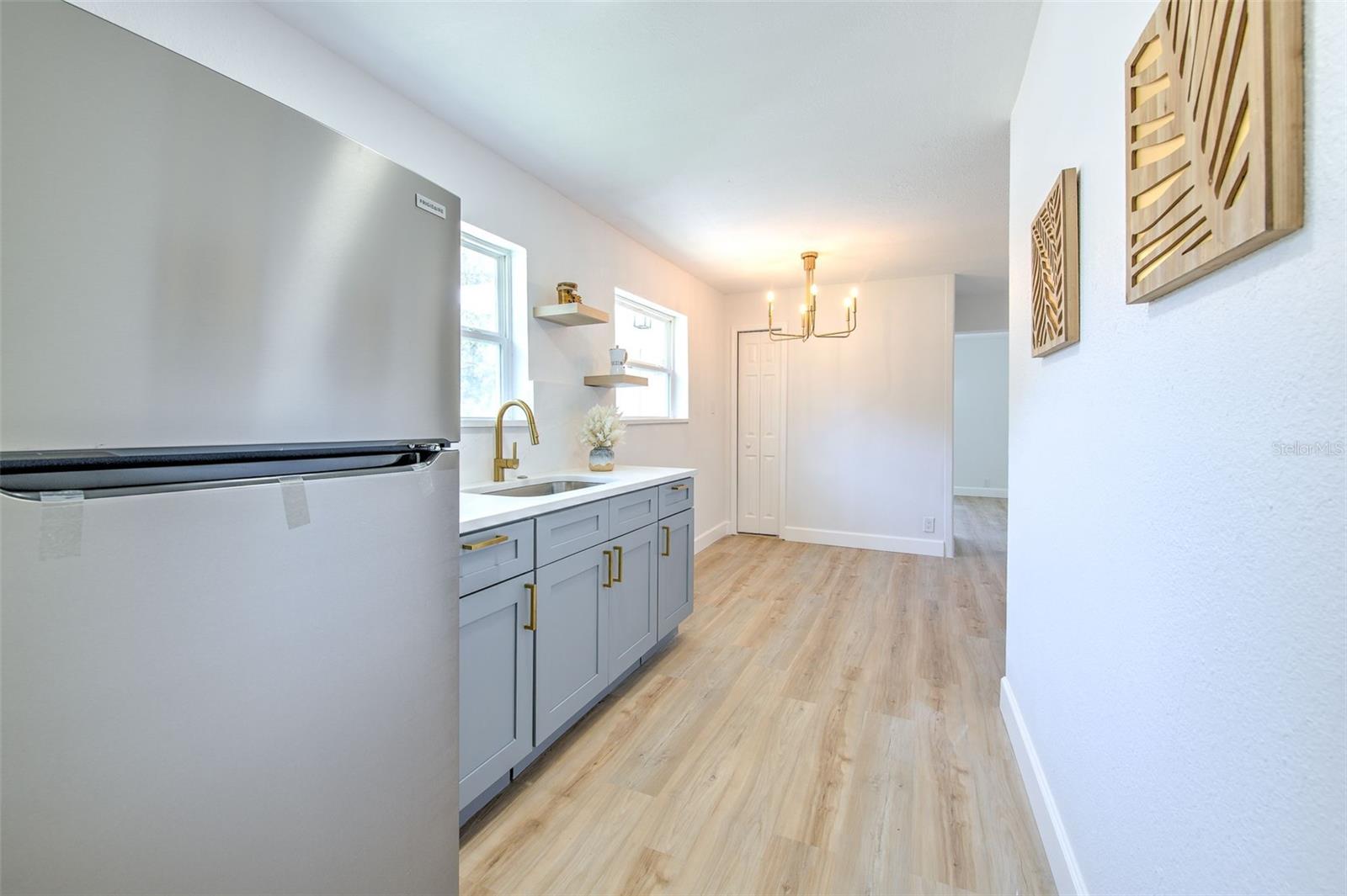 Image 3 of 26 For 2002 Hanna Avenue