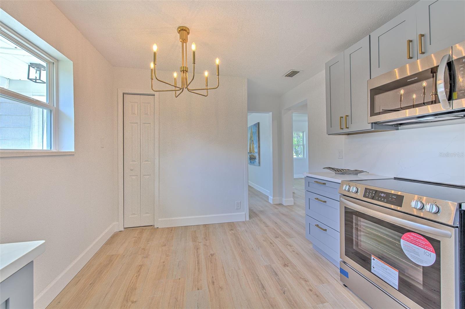 Image 6 of 26 For 2002 Hanna Avenue