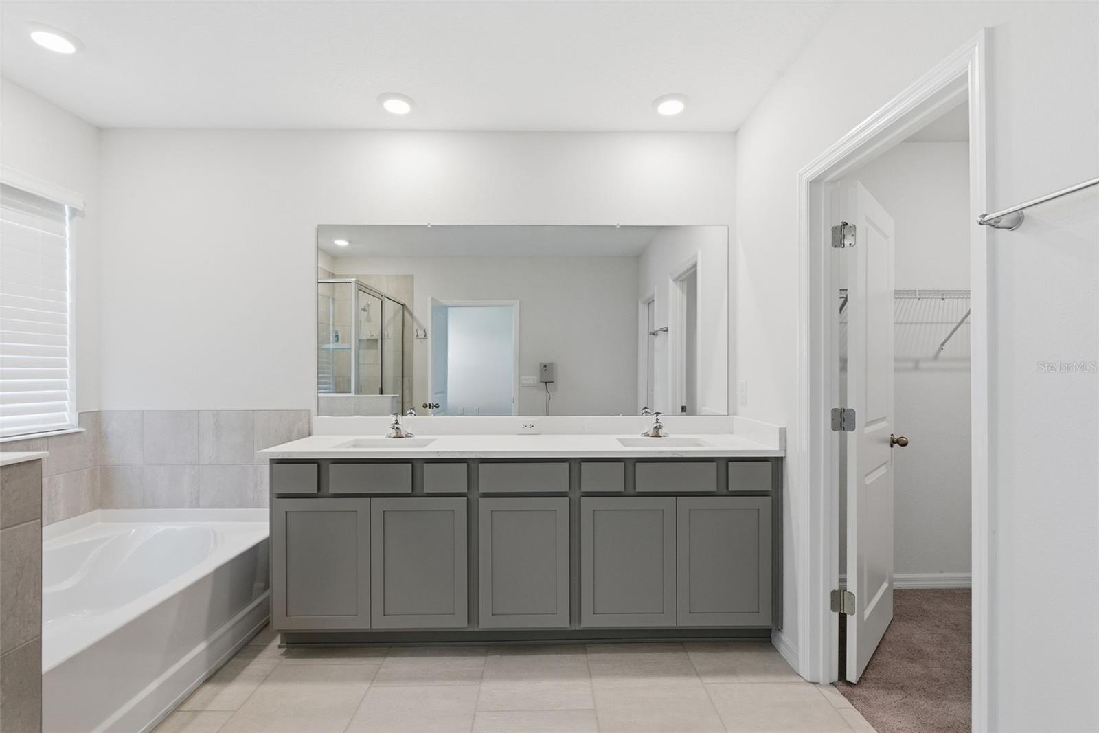 Image 24 of 41 For 32430 Osprey Peak Way