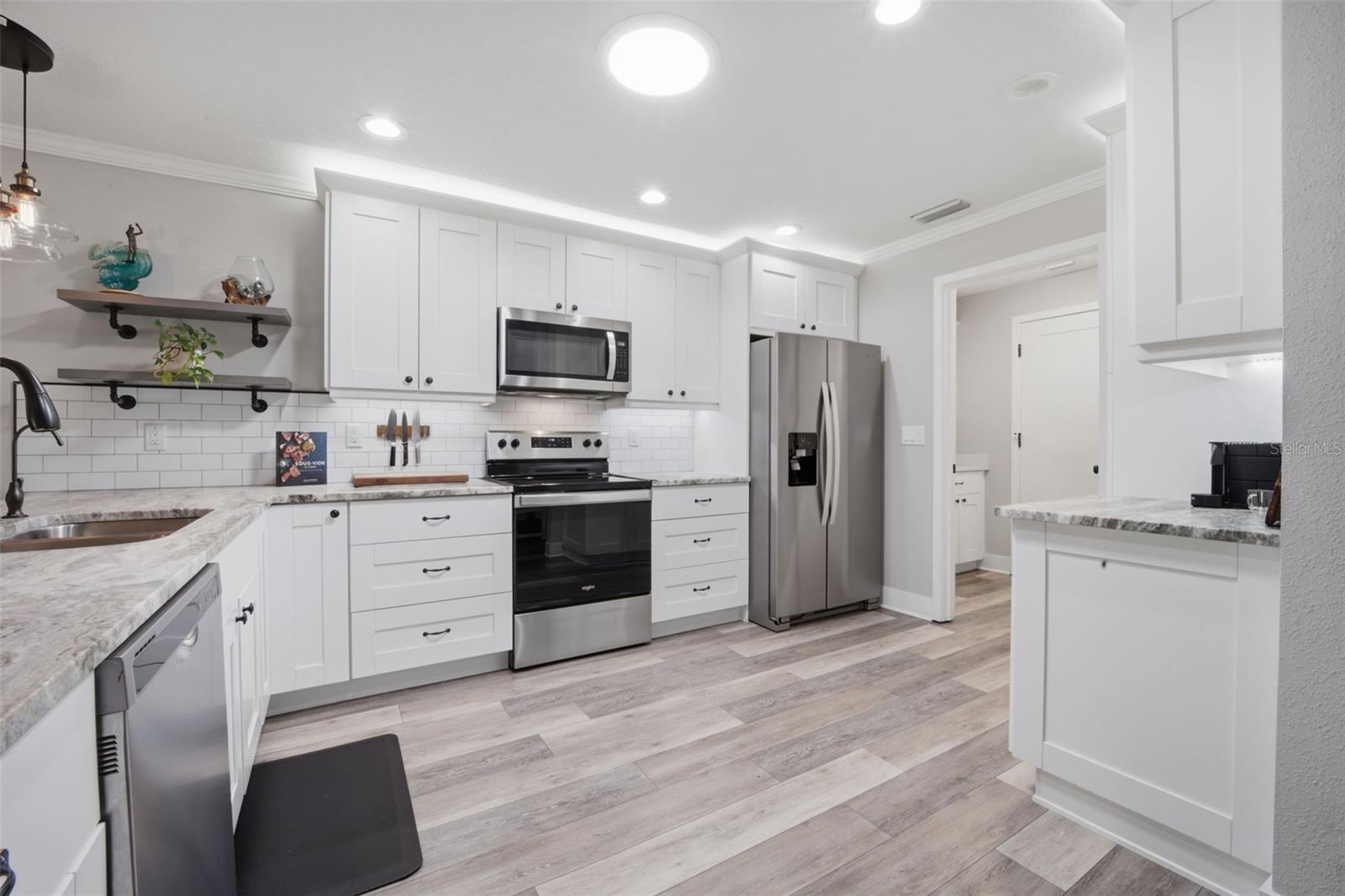 Listing photo id 10 for 1808 Powhatan Avenue