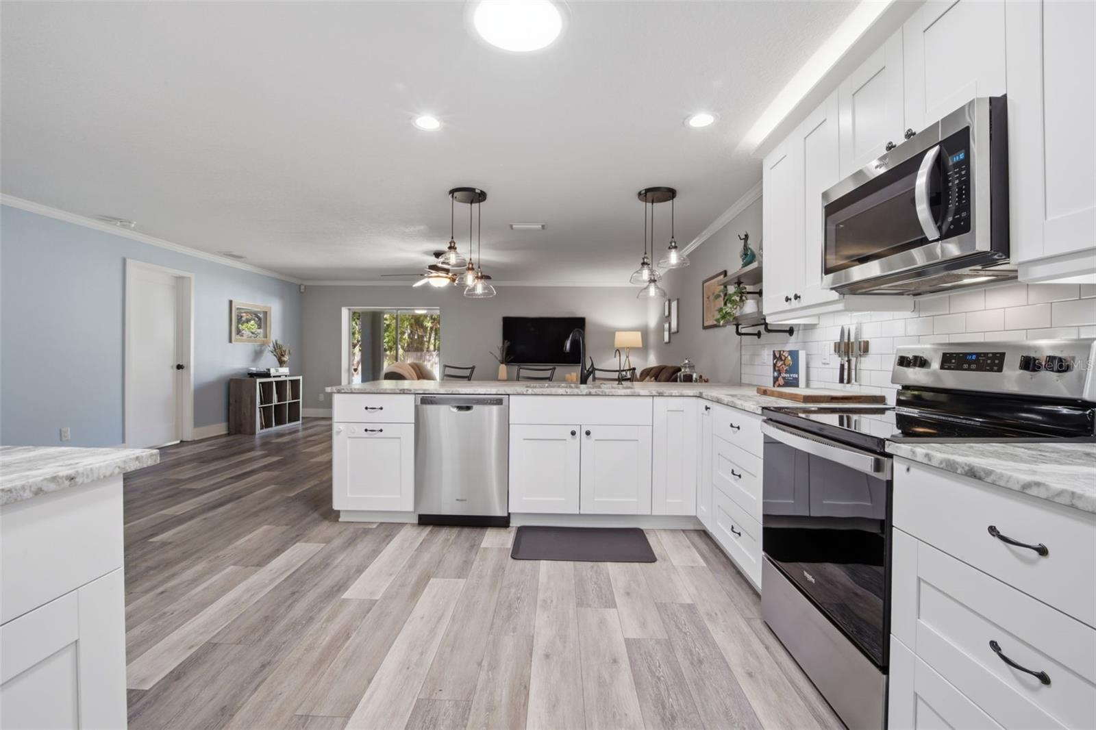 Listing photo id 12 for 1808 Powhatan Avenue