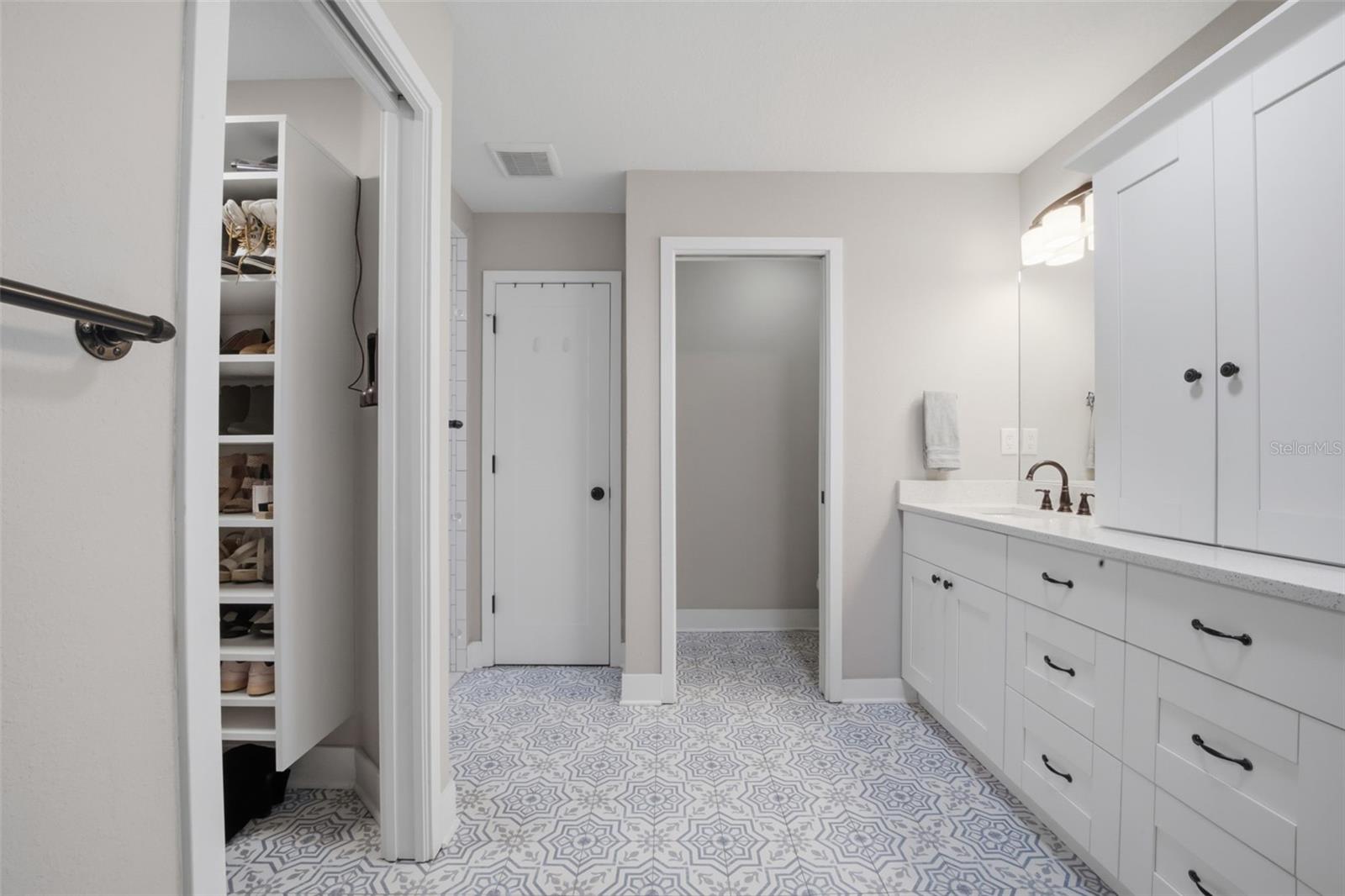 Listing photo id 17 for 1808 Powhatan Avenue