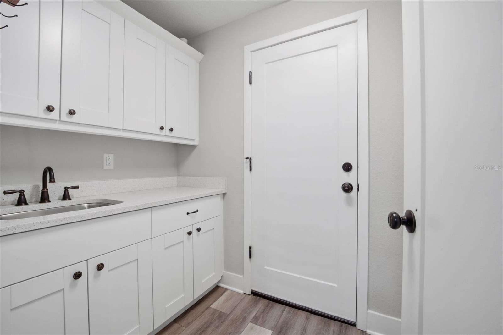 Listing photo id 26 for 1808 Powhatan Avenue