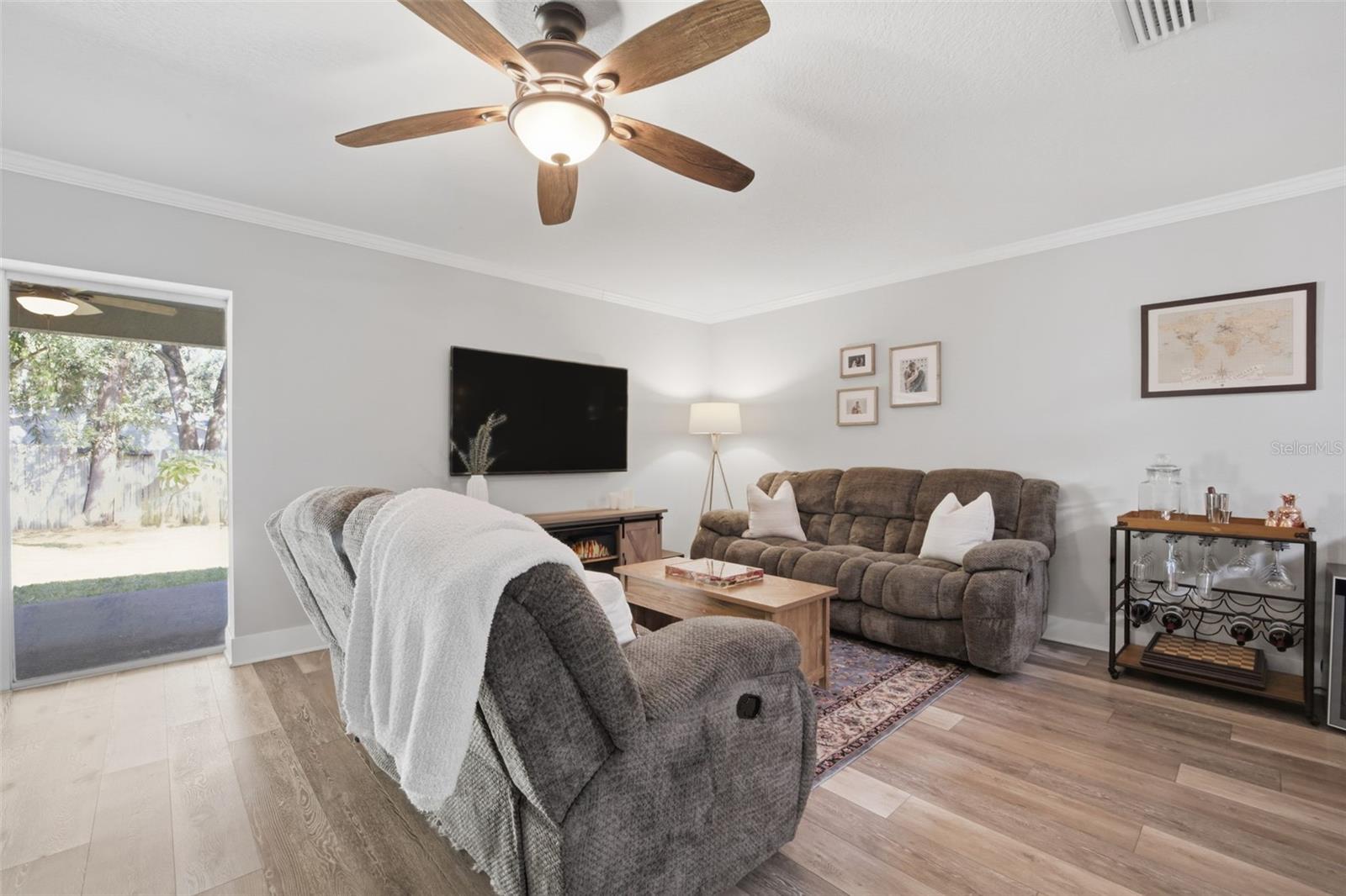 Listing photo id 5 for 1808 Powhatan Avenue