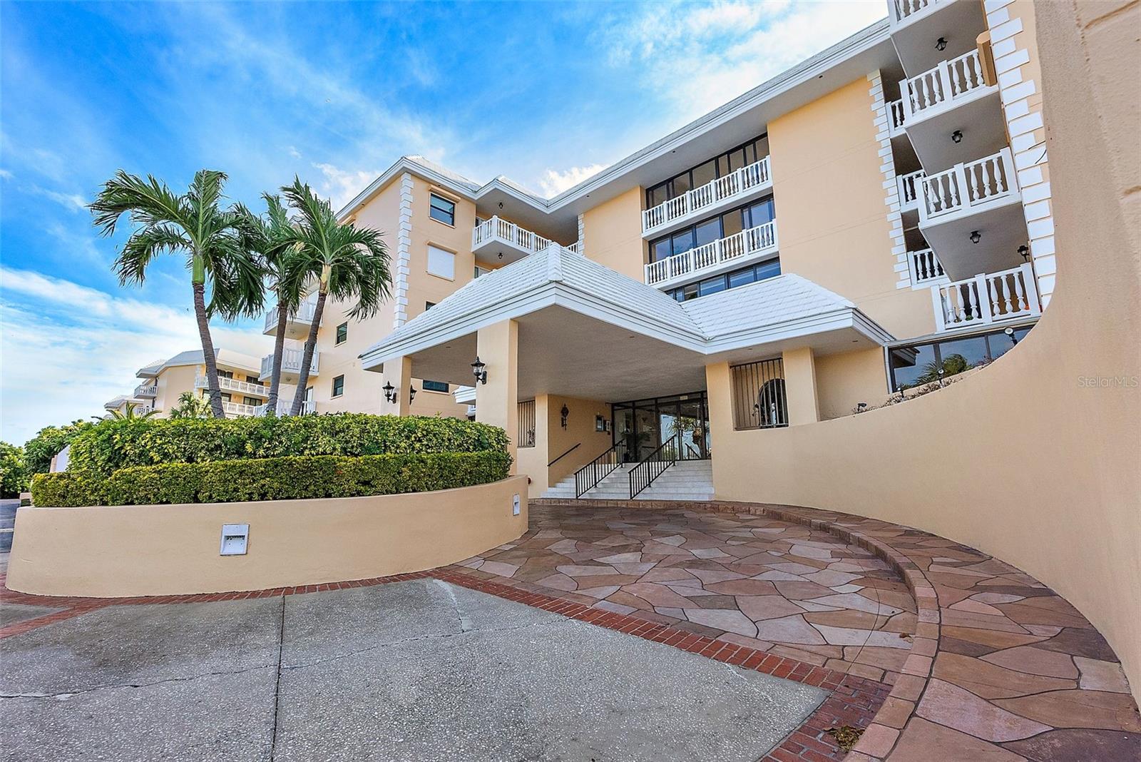 Image 19 of 36 For 6600 Sunset Way 204