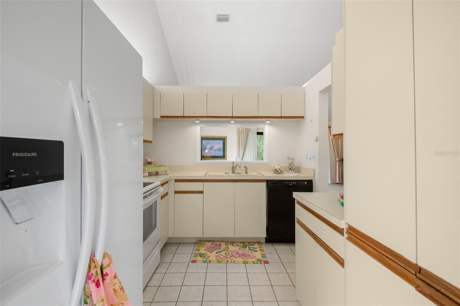 Image 19 of 50 For 1801 Lake Road 6a