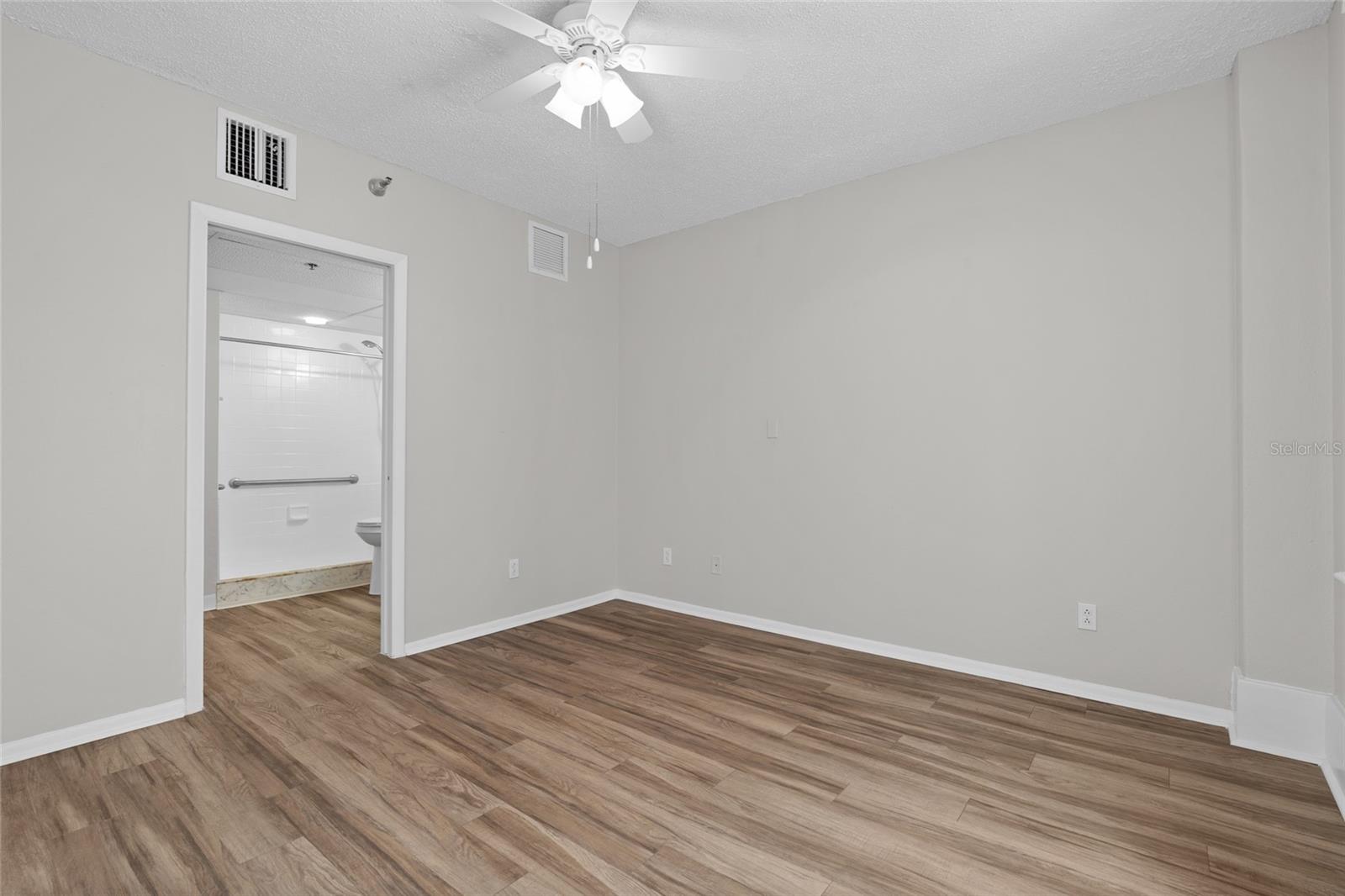 Image 11 of 17 For 411 1st Avenue N 510