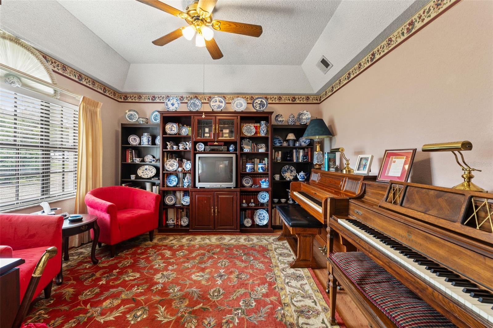 Image 10 of 70 For 13303 Don Loop