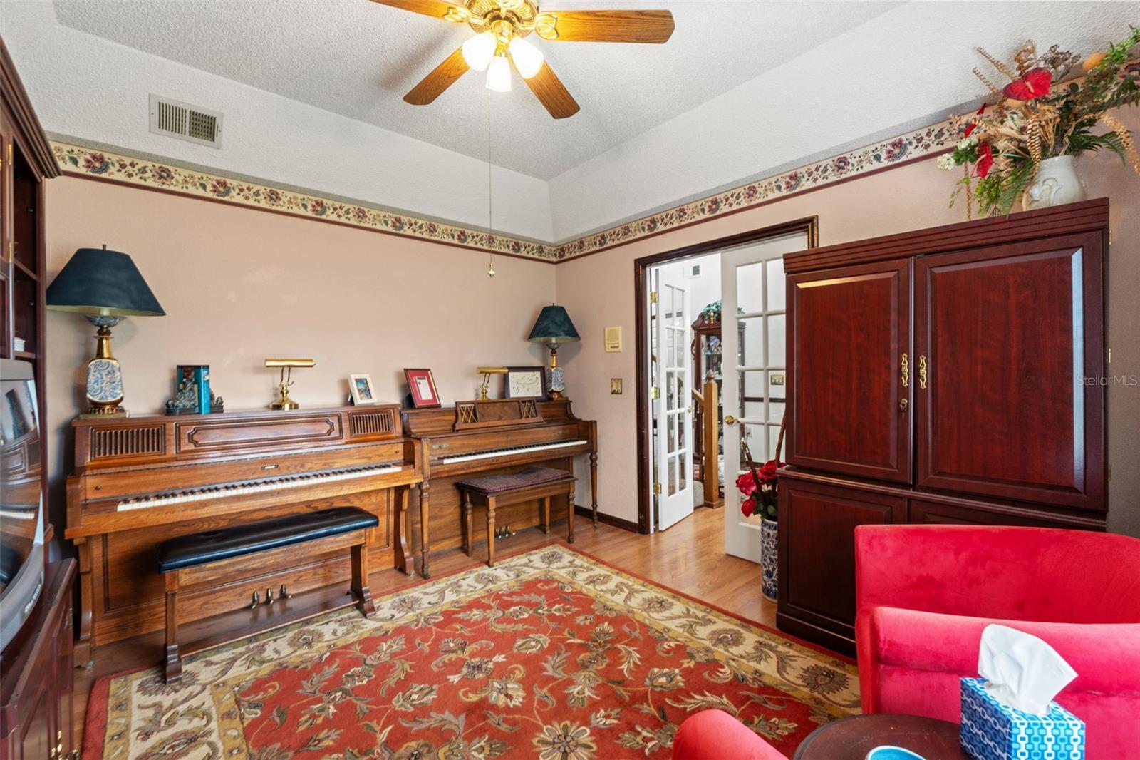 Image 11 of 70 For 13303 Don Loop