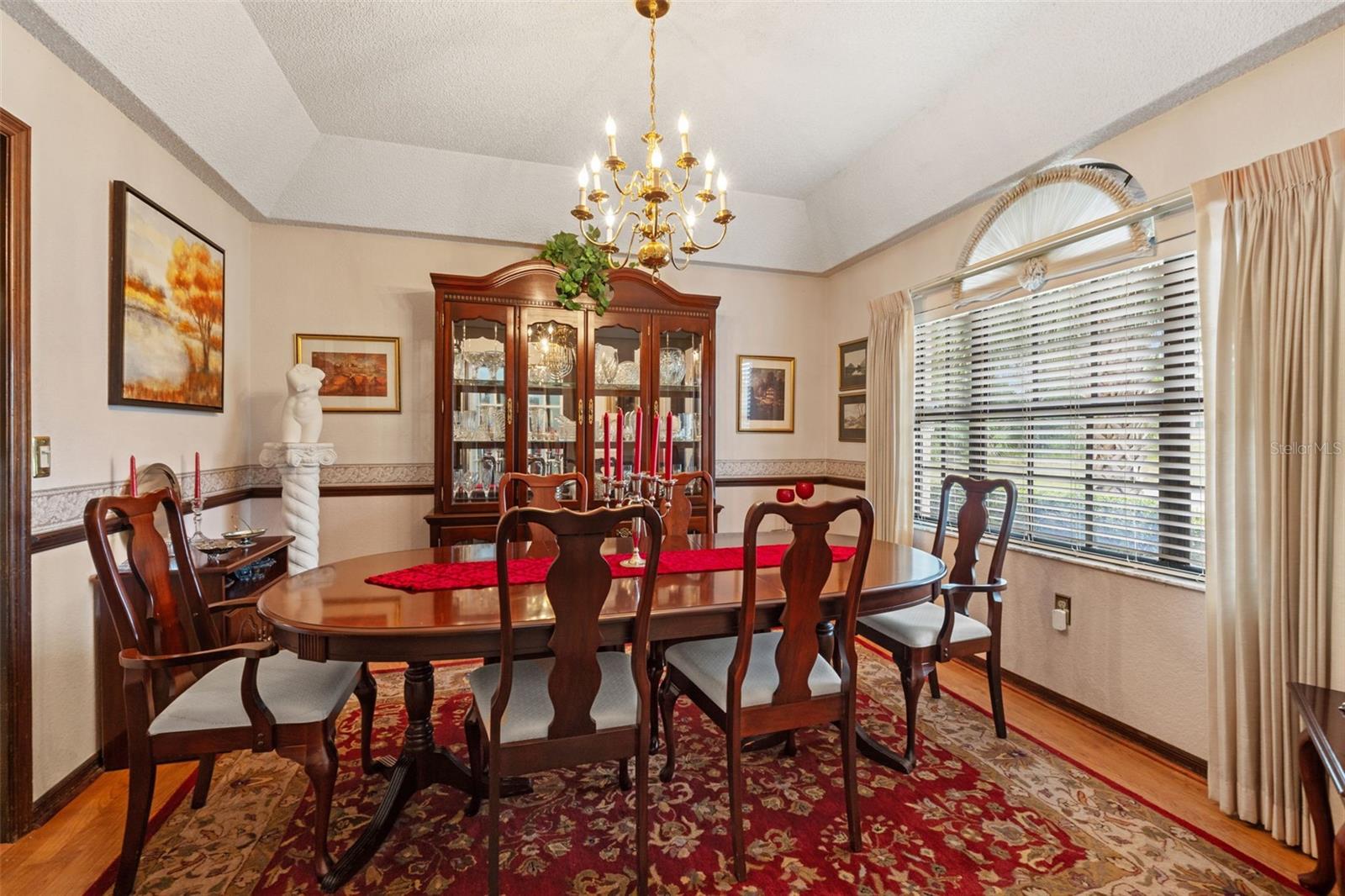 Image 12 of 70 For 13303 Don Loop