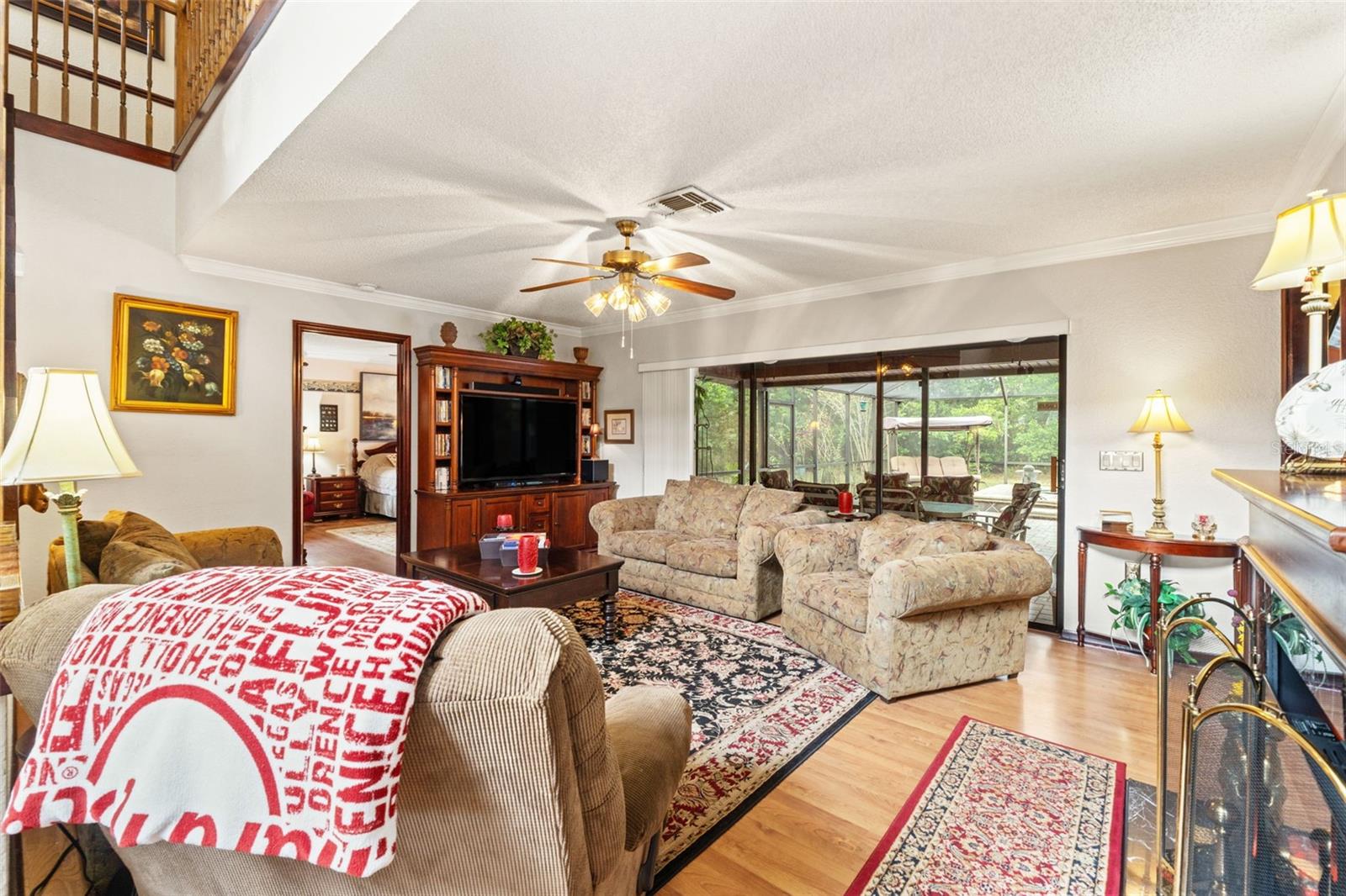 Image 15 of 70 For 13303 Don Loop