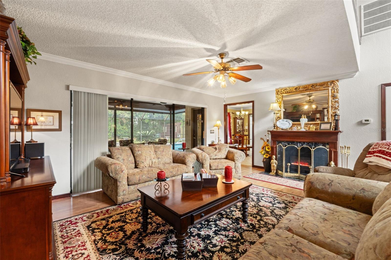 Image 17 of 70 For 13303 Don Loop