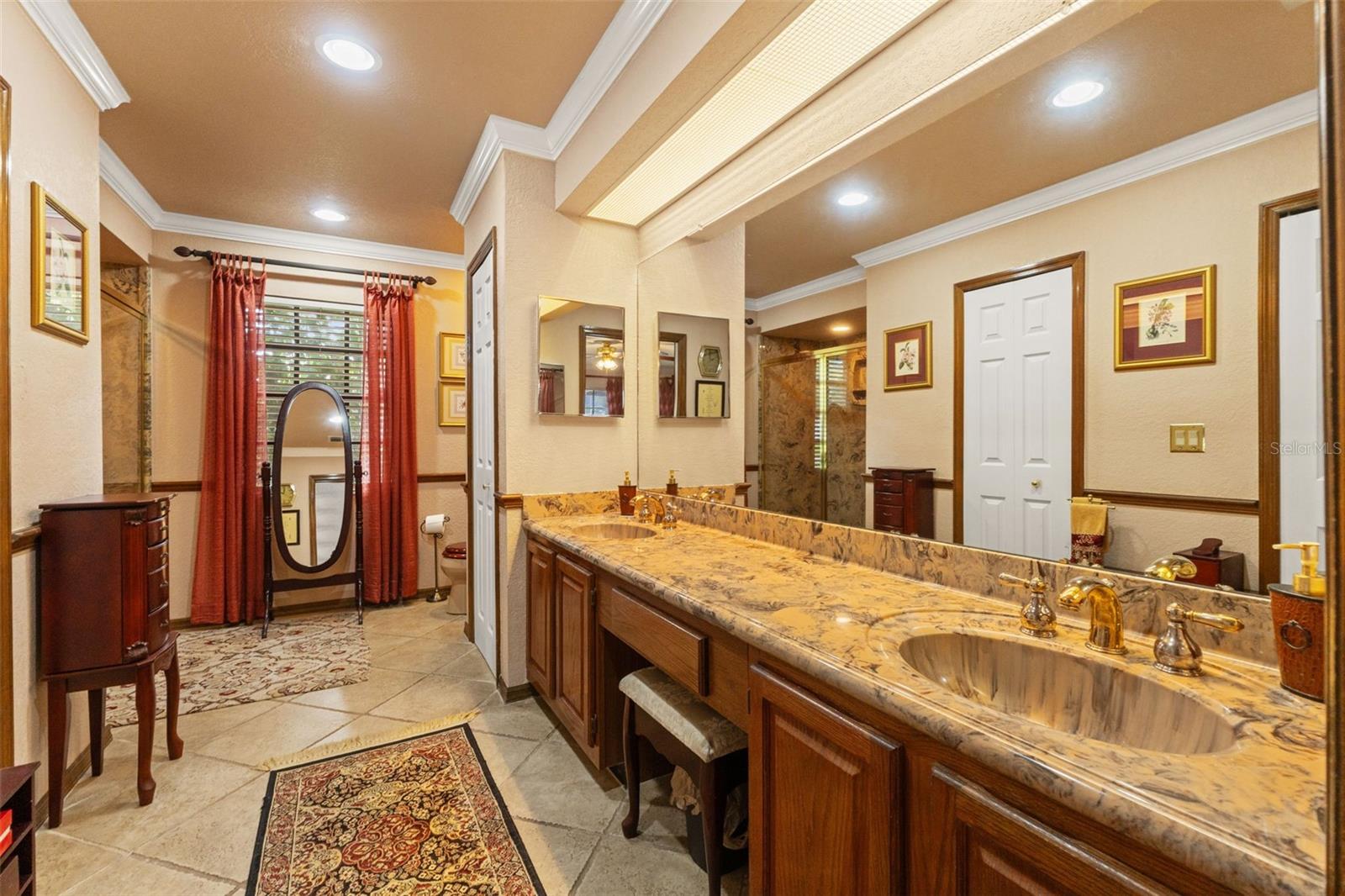 Image 23 of 70 For 13303 Don Loop