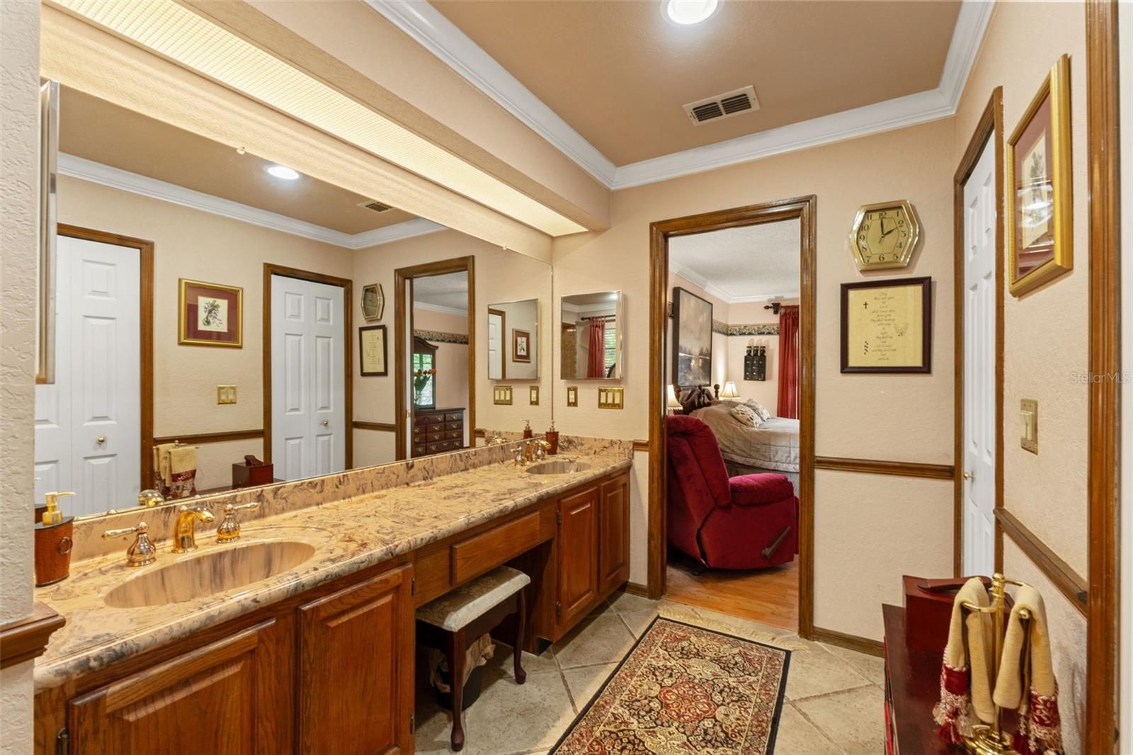 Image 25 of 70 For 13303 Don Loop