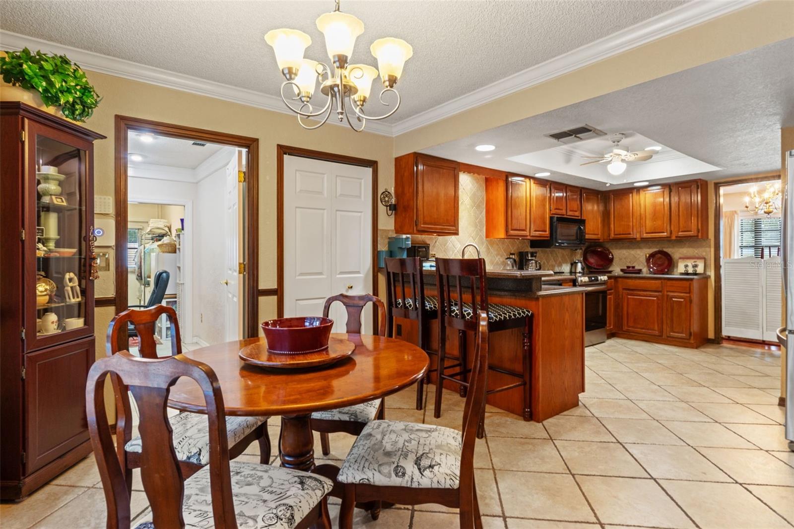 Image 28 of 70 For 13303 Don Loop