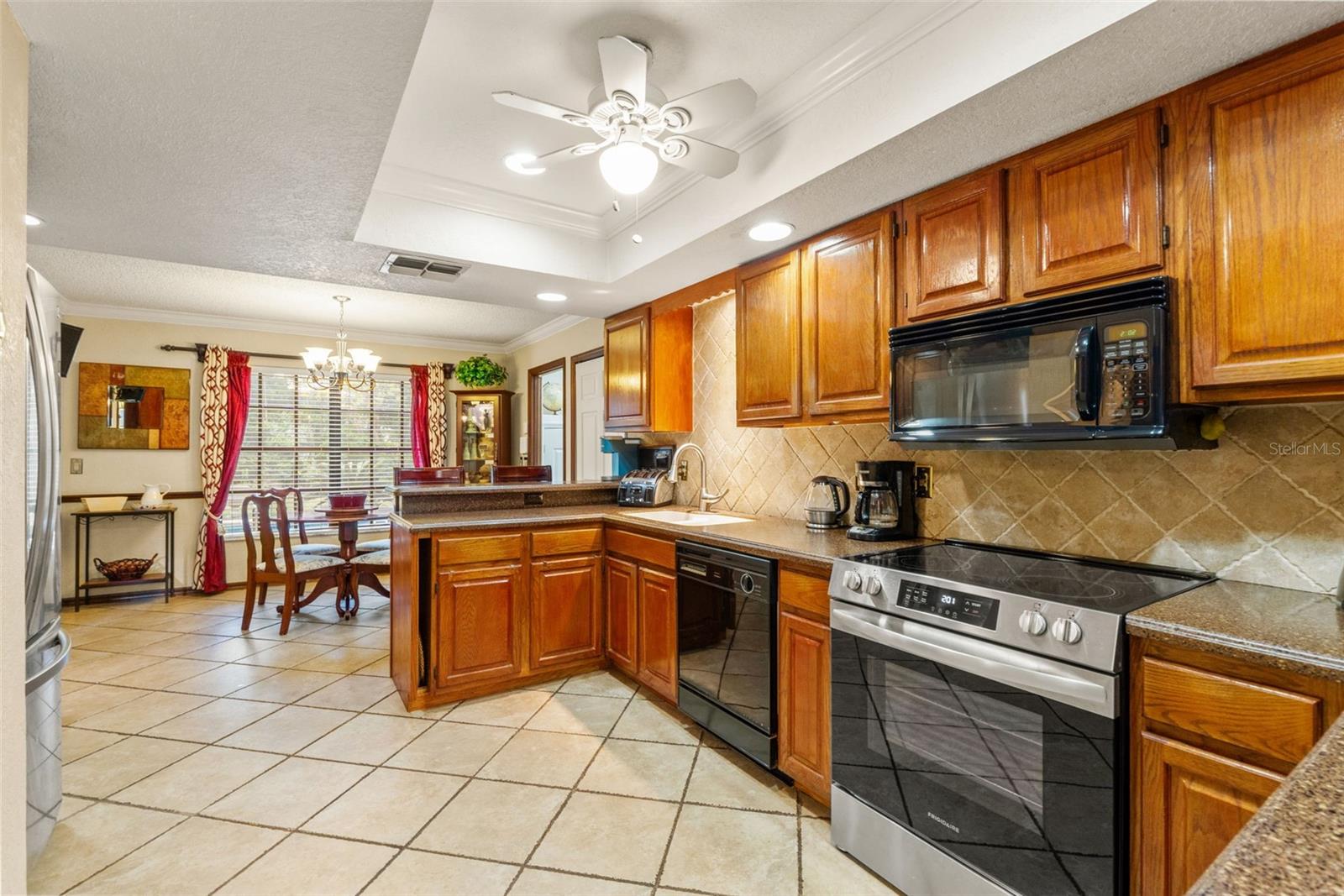 Image 31 of 70 For 13303 Don Loop