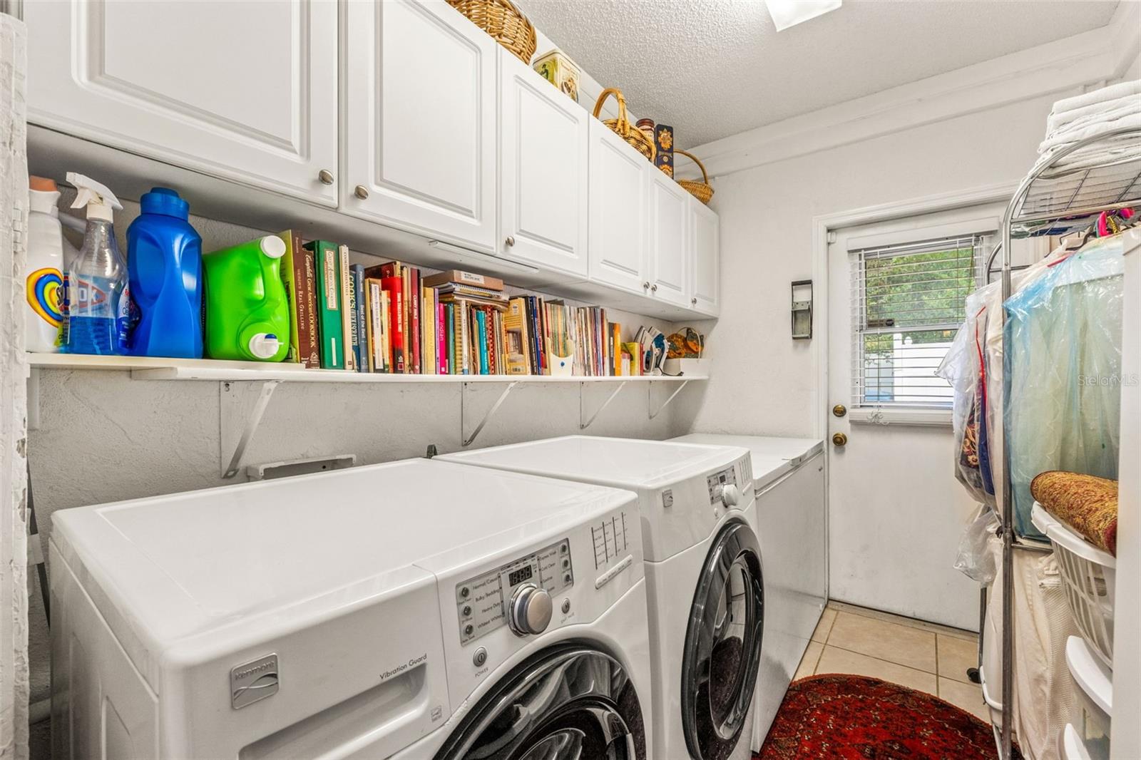 Image 34 of 70 For 13303 Don Loop