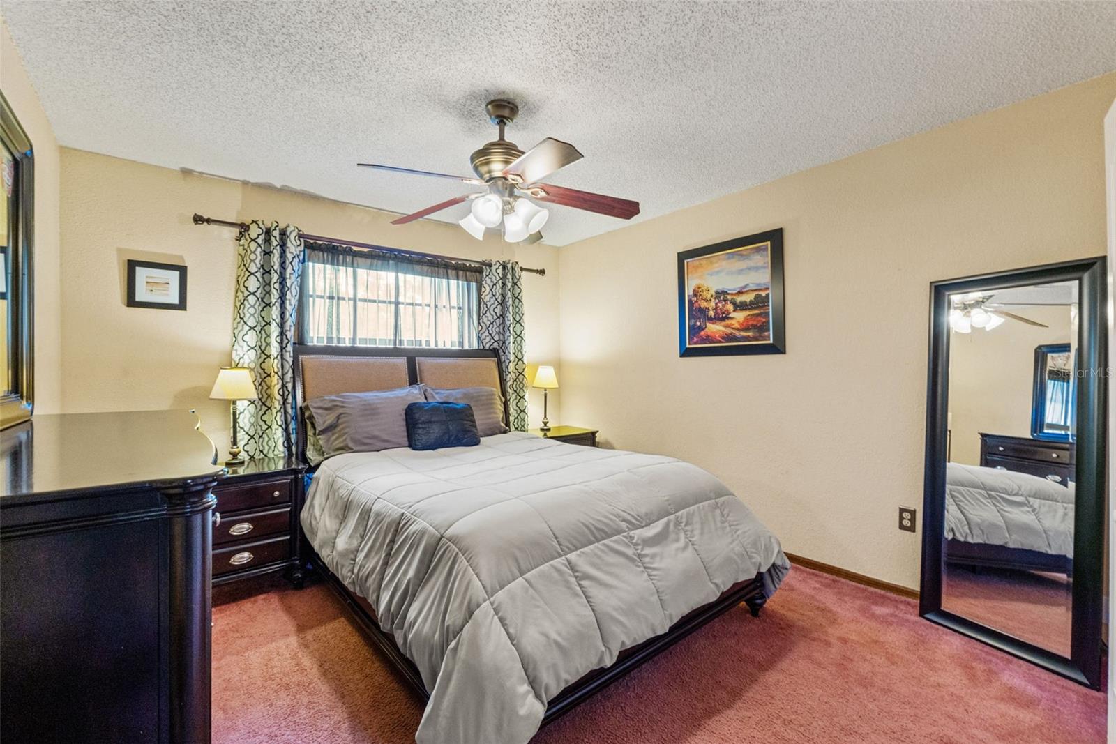 Image 42 of 70 For 13303 Don Loop