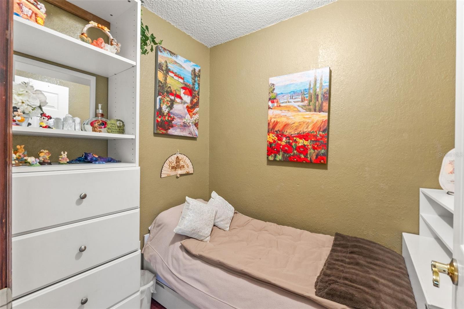 Image 46 of 70 For 13303 Don Loop