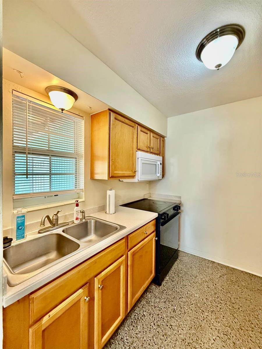 Image 11 of 21 For 255 38th Avenue Se