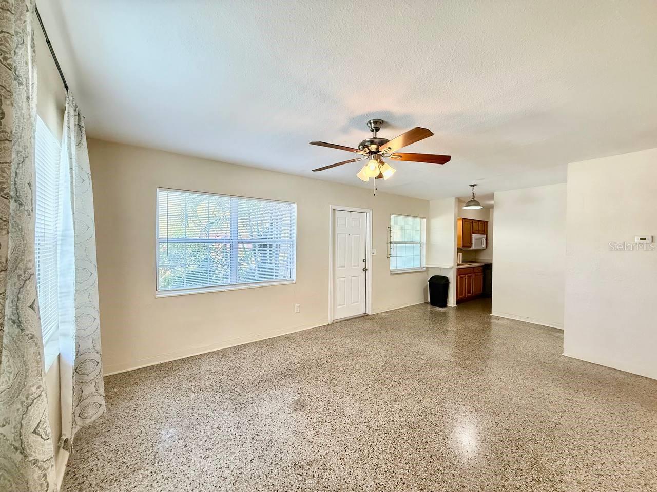 Image 6 of 21 For 255 38th Avenue Se