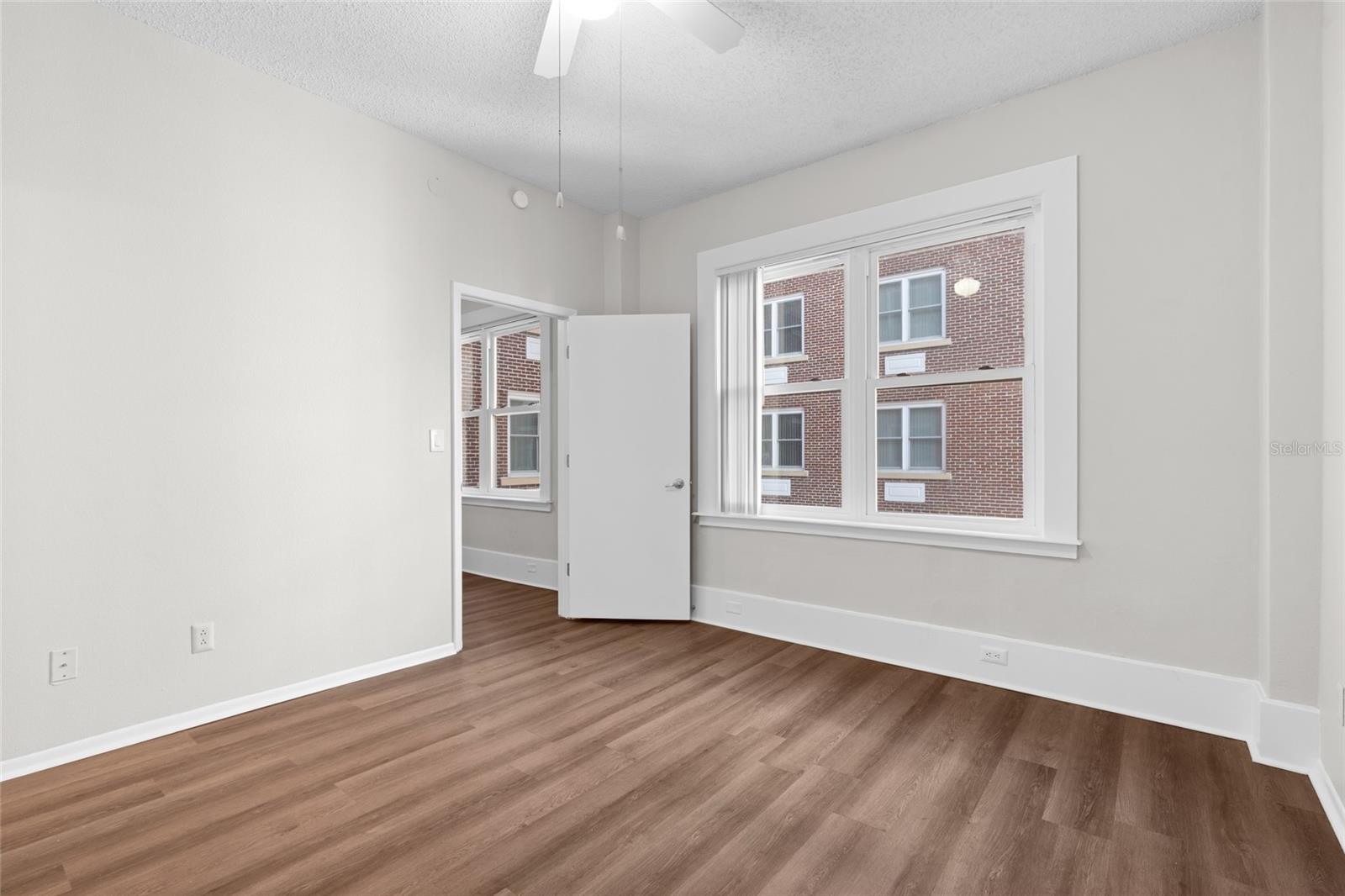 Image 11 of 17 For 411 1st Avenue N 702