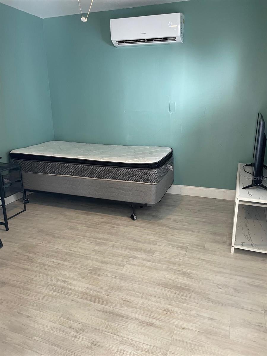 Image 4 of 6 For 8210 Klondyke Street 2