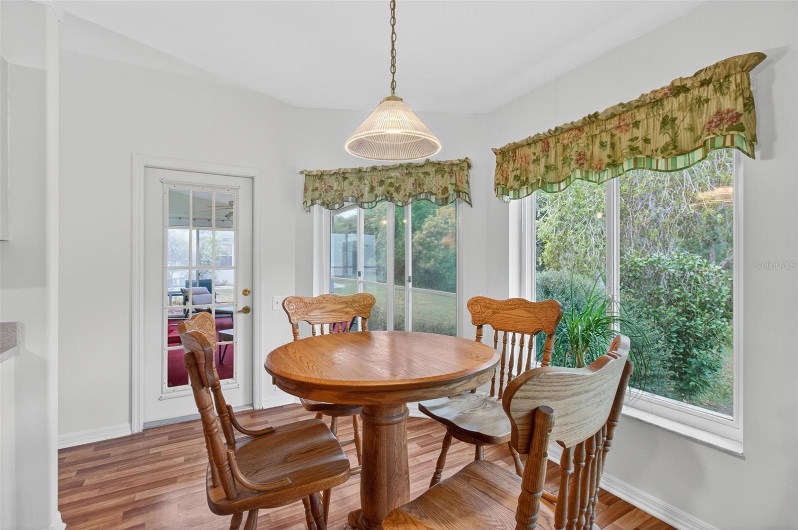 Image 22 of 41 For 8841 Kipling Avenue