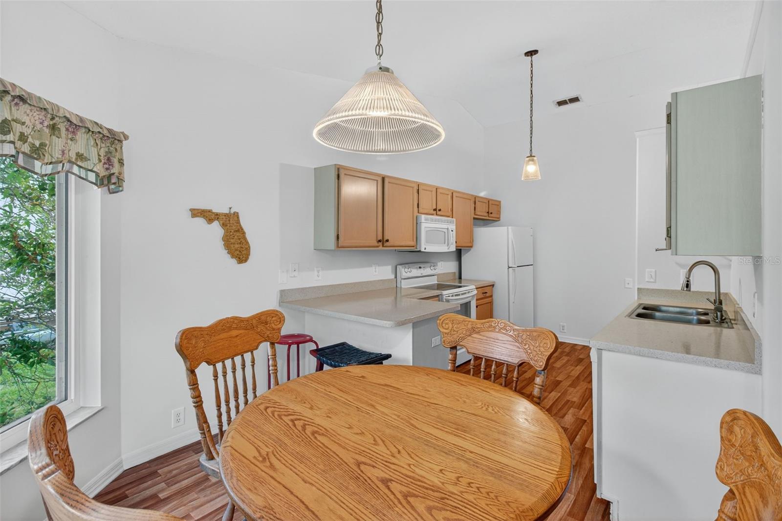 Image 23 of 41 For 8841 Kipling Avenue