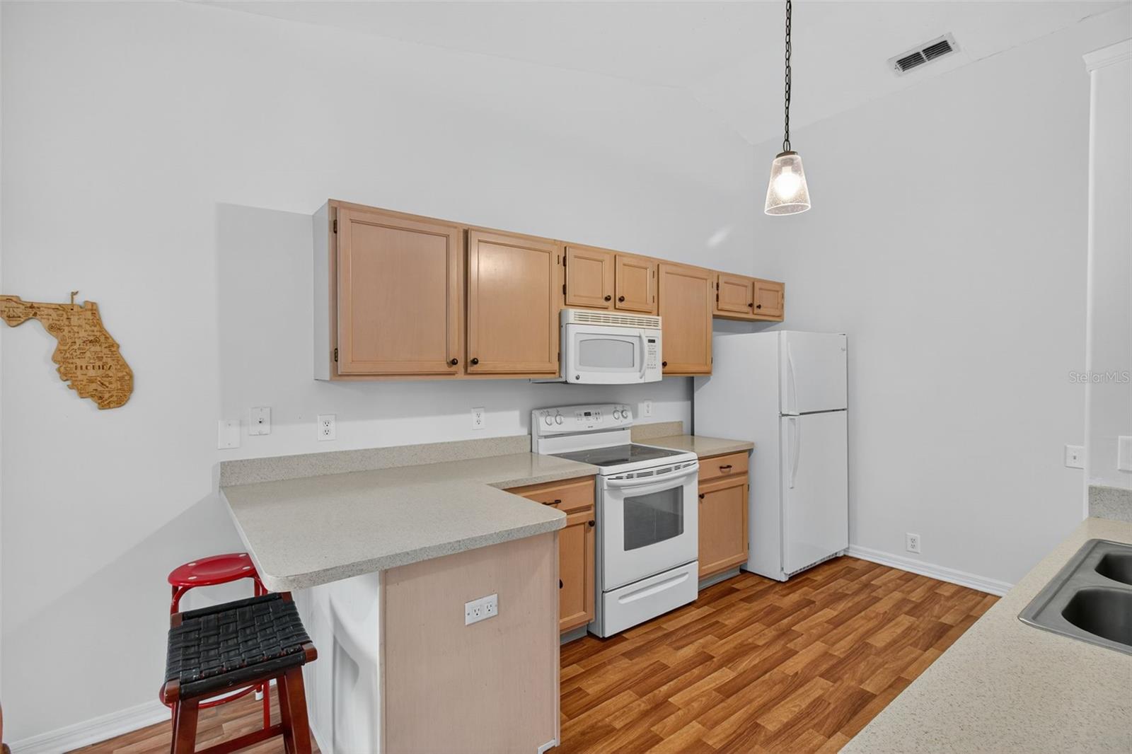 Image 25 of 41 For 8841 Kipling Avenue