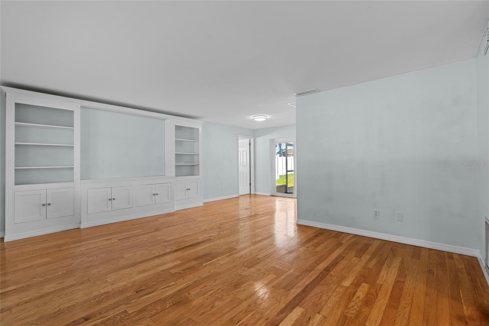 Image 4 of 34 For 13236 84th Terrace