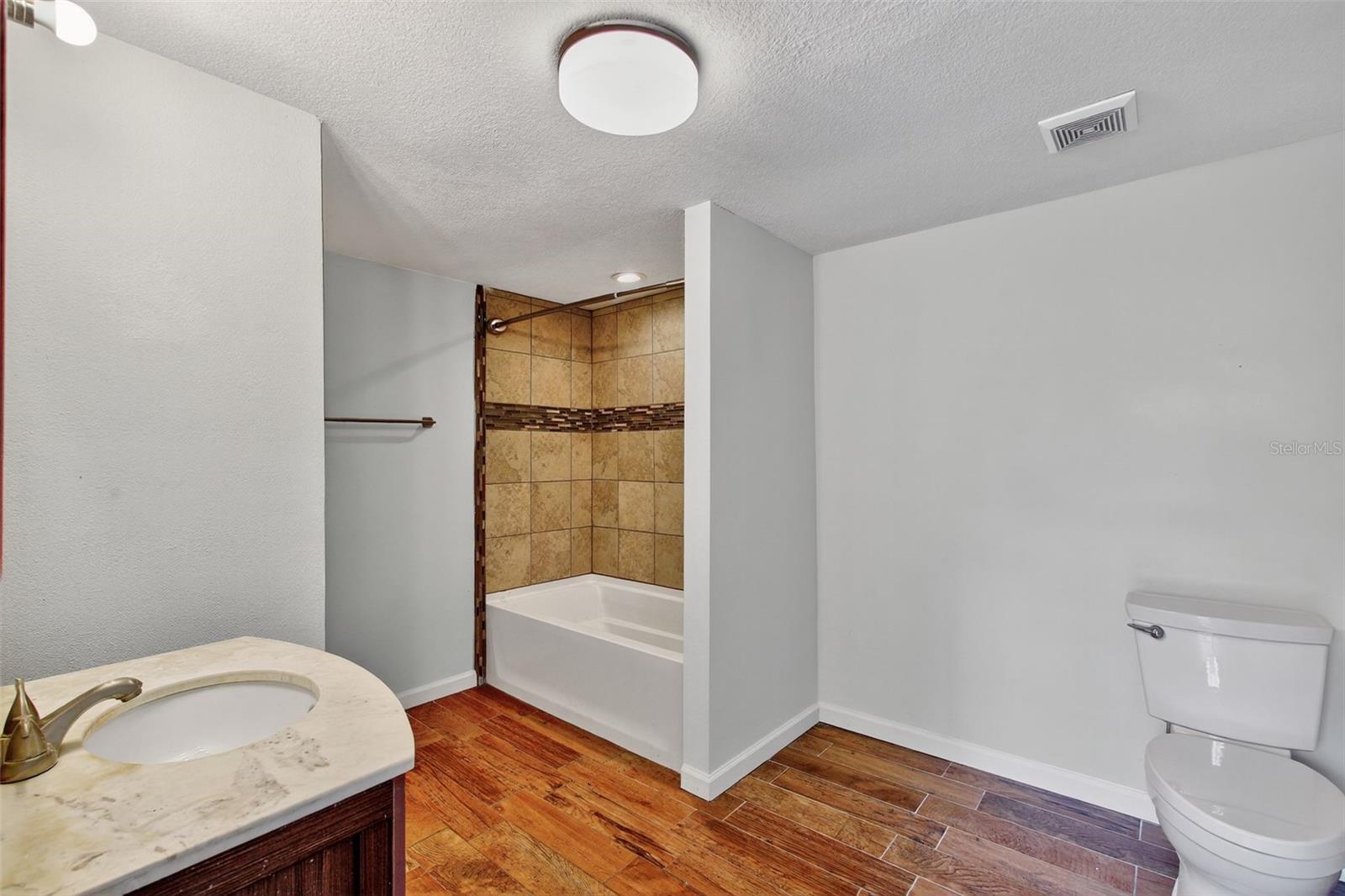 Image 13 of 18 For 178 Lee Street