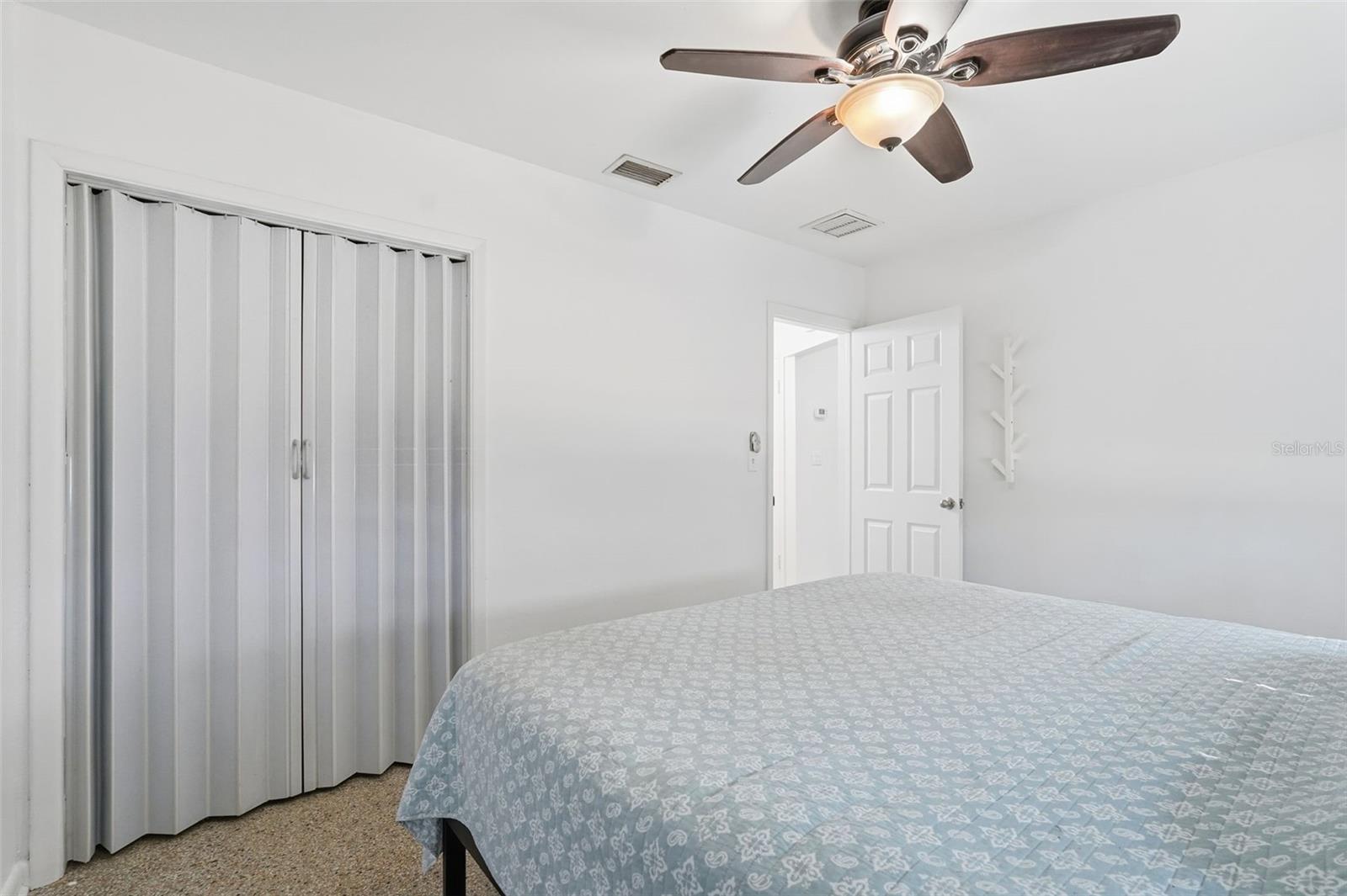 Image 18 of 29 For 42 Lake Shore Drive