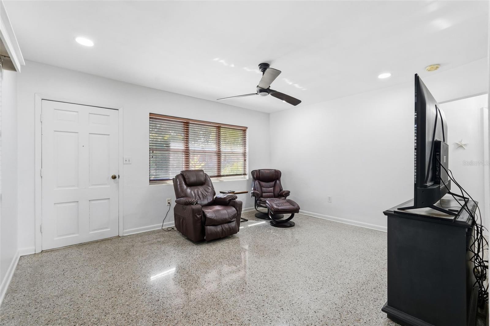 Image 8 of 29 For 42 Lake Shore Drive