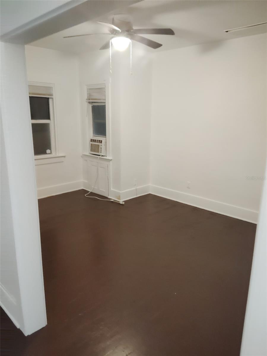 Image 13 of 27 For 811 Jeffords