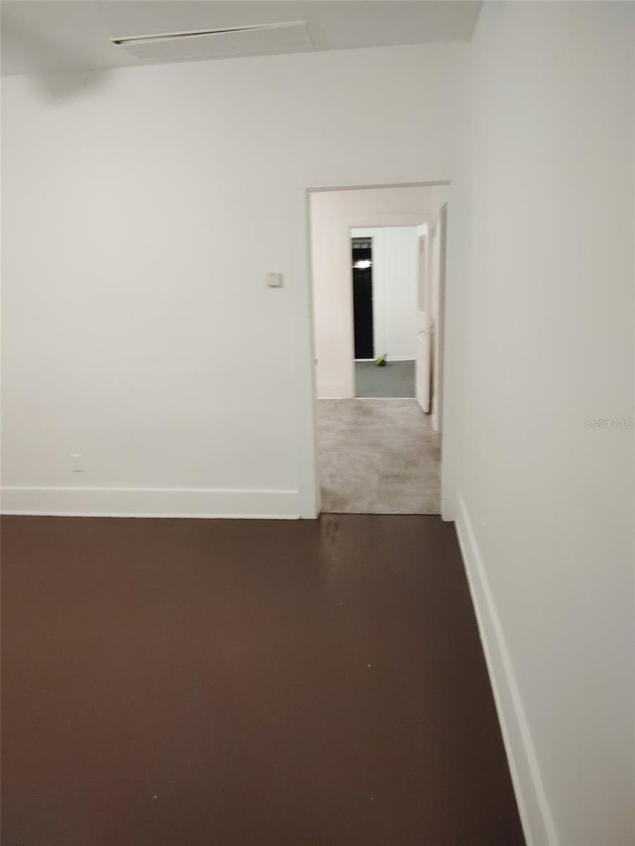 Image 14 of 27 For 811 Jeffords