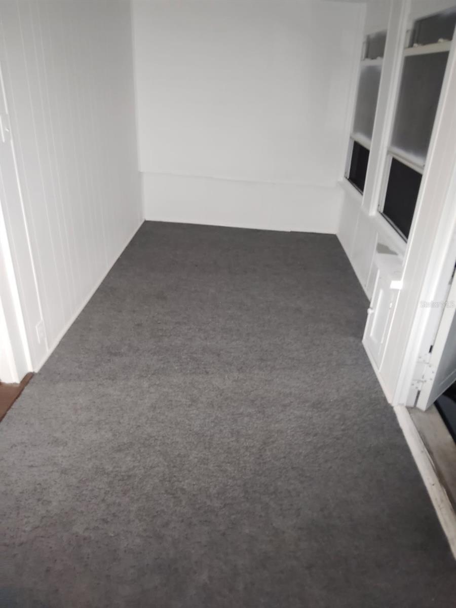 Image 17 of 27 For 811 Jeffords