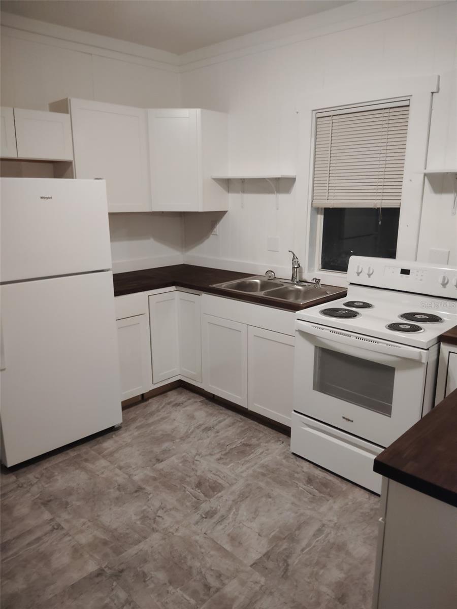 Image 2 of 27 For 811 Jeffords