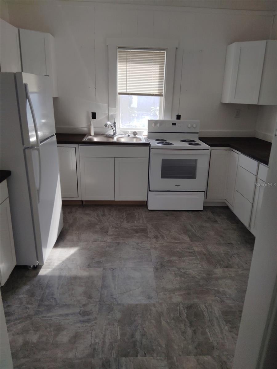 Image 5 of 27 For 811 Jeffords