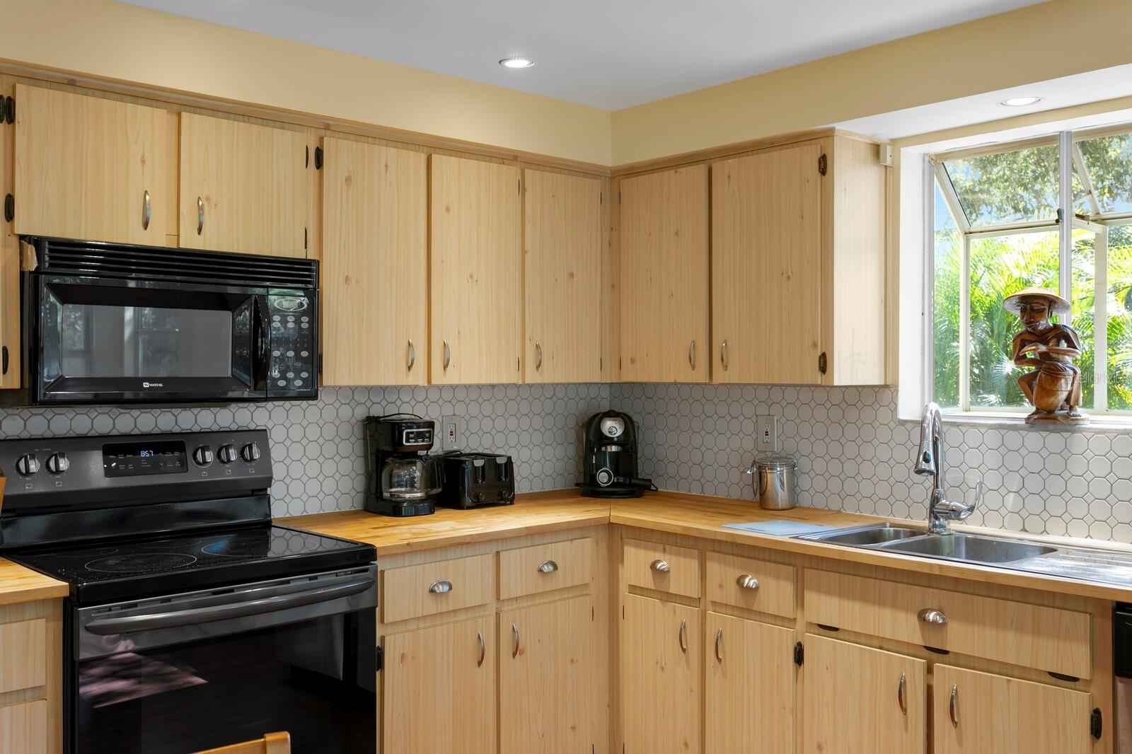 Image 26 of 60 For 1343 Highland Avenue